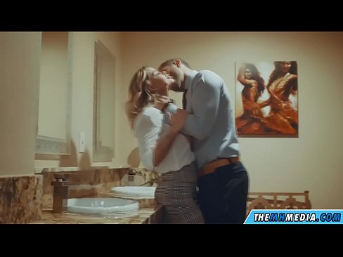 ❤️ Xa i-blonde ene-busty ikuhenda kwindlu yangasese yoluntu ❤️❌  kwi-xh.ladyxxxporno.ru ❌️